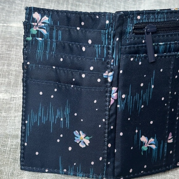 Vera Bradley Navy Garden Design RFID Riley Compact Wallet Designer NWOT - Picture 10 of 16